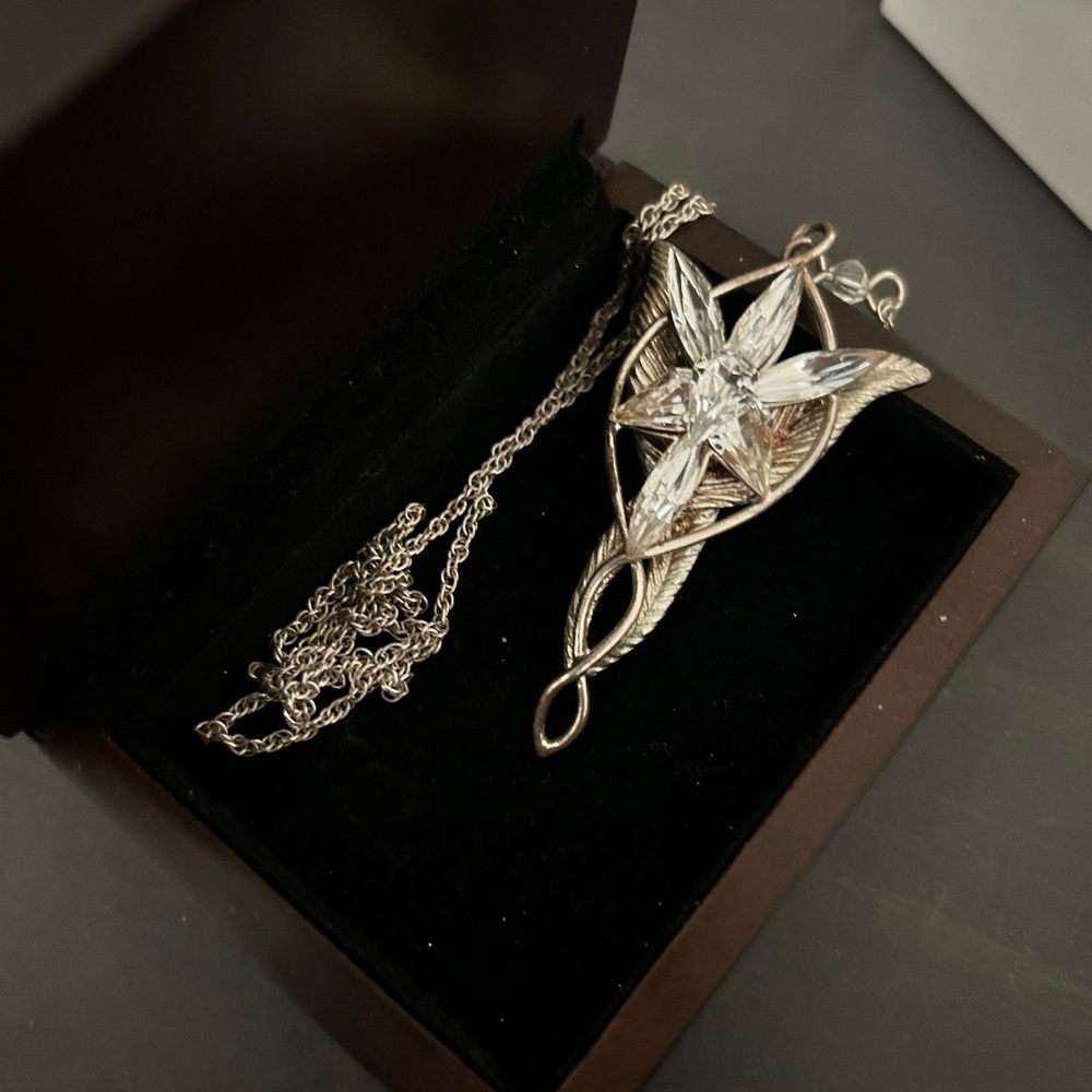 Lord of the Rings Evenstar necklace